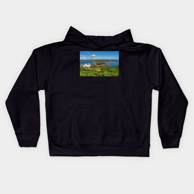 A view towards the white farmhouse on RSPB Ramsey Island, Pembrokeshire Kids Hoodie by yackers1